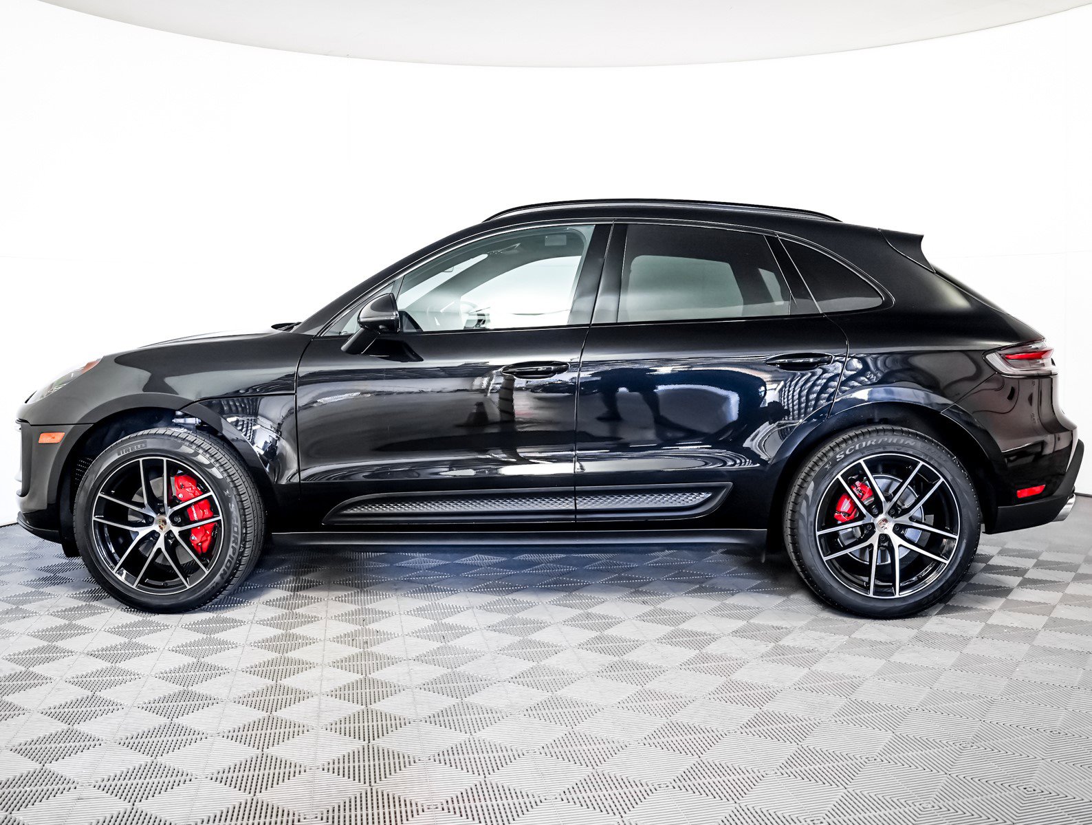 Used 2025 Porsche Macan S image 2