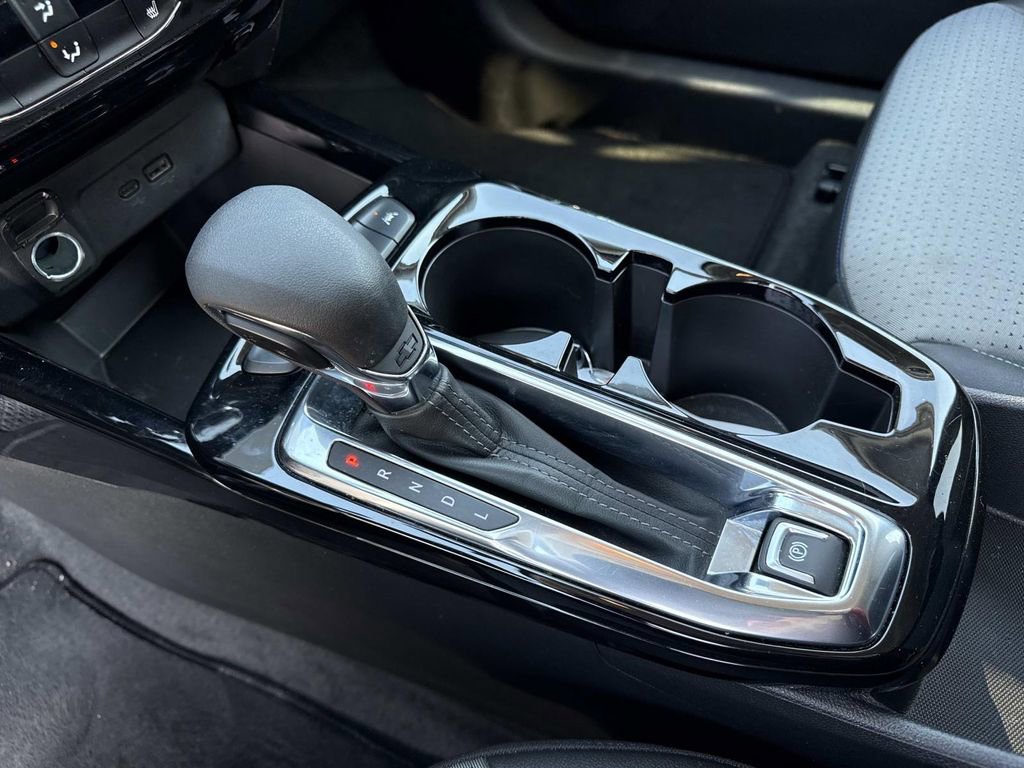 Used 2025 Chevrolet Trax LT w/ LT Convenience Package image 21