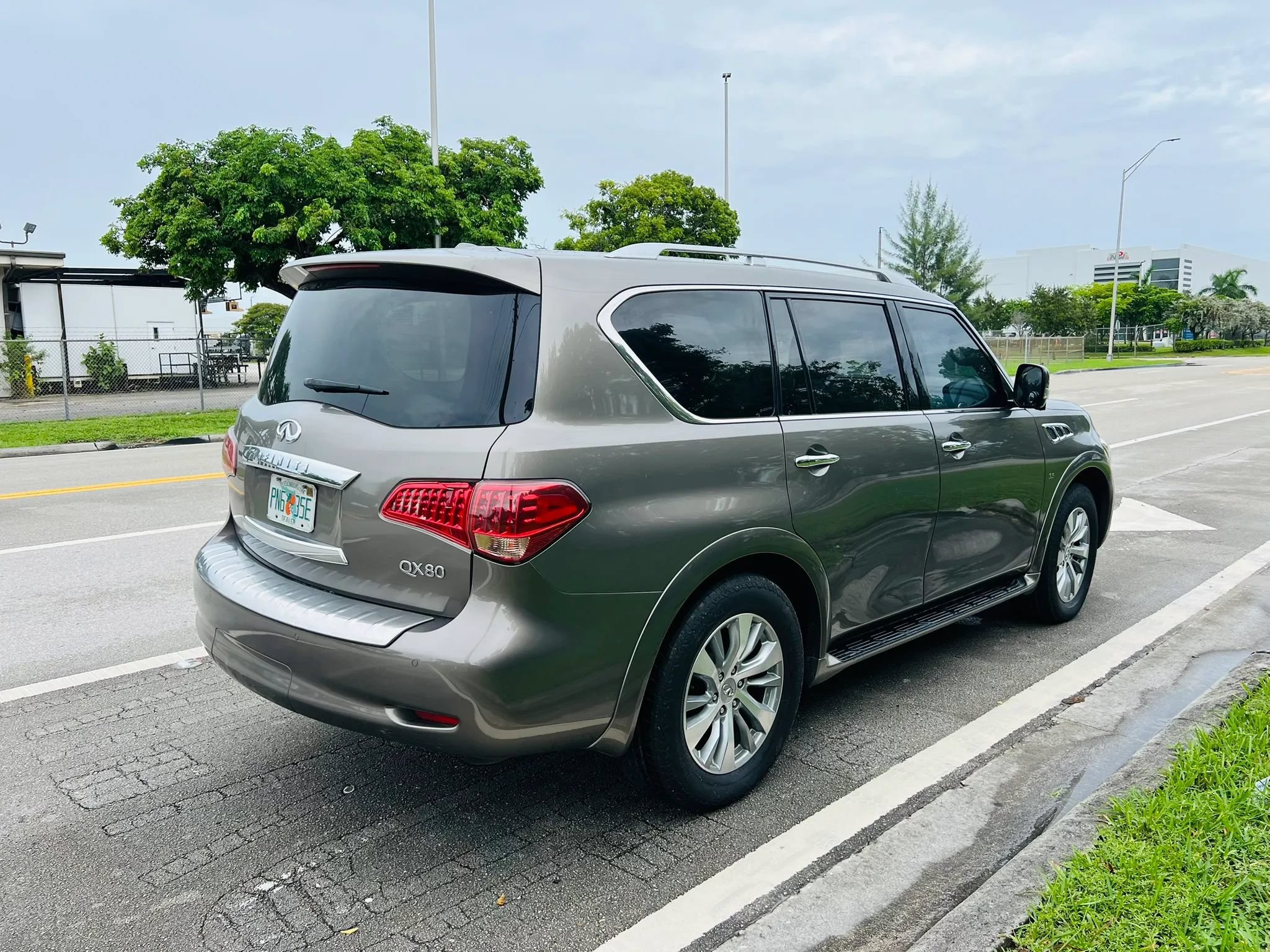 Used 2017 INFINITI QX80 2WD image 5