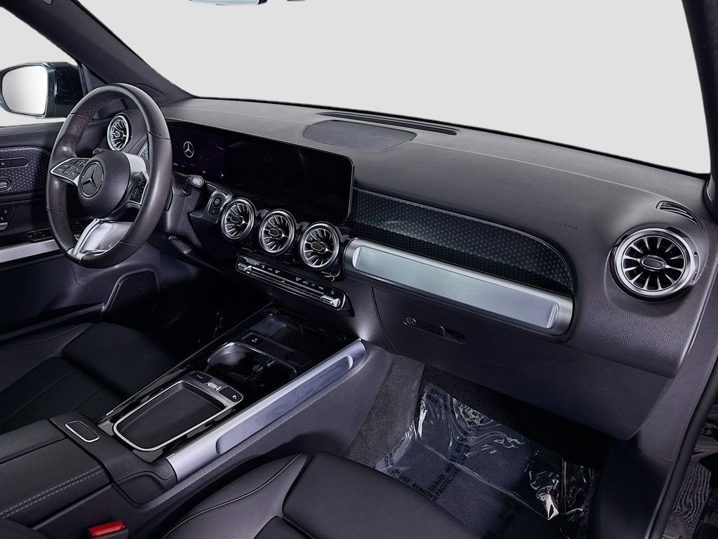 Used 2024 Mercedes-Benz GLB 250 w/ Exclusive Package image 29