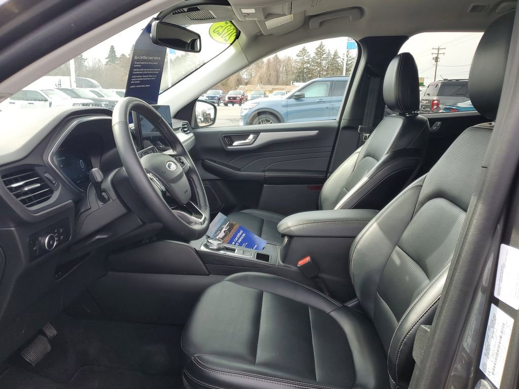 Certified 2025 Ford Escape Platinum image 8