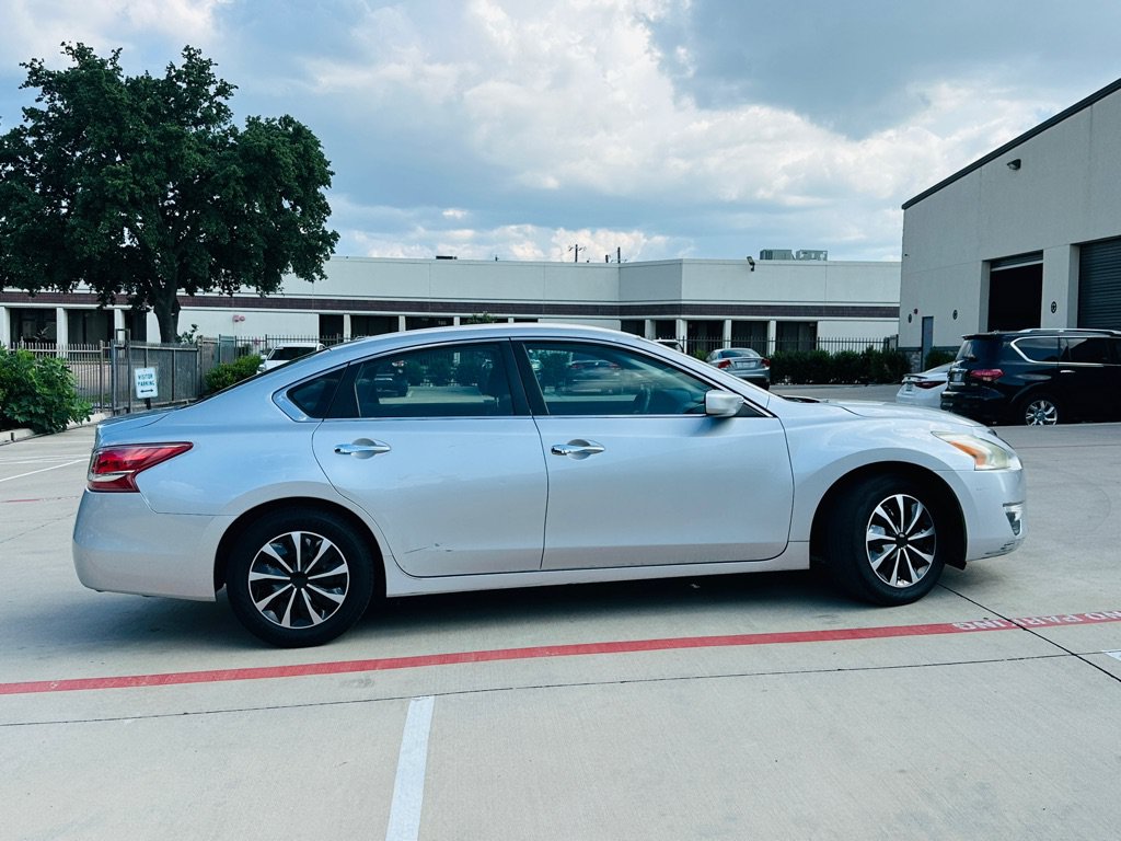 Used 2013 Nissan Altima 2.5 S FWD image 10