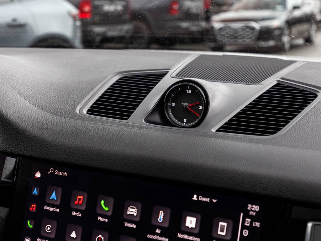 Used 2023 Porsche Cayenne Platinum Edition image 22