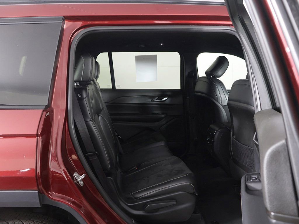 Used 2023 Jeep Grand Cherokee L Laredo AWD/4WD image 31