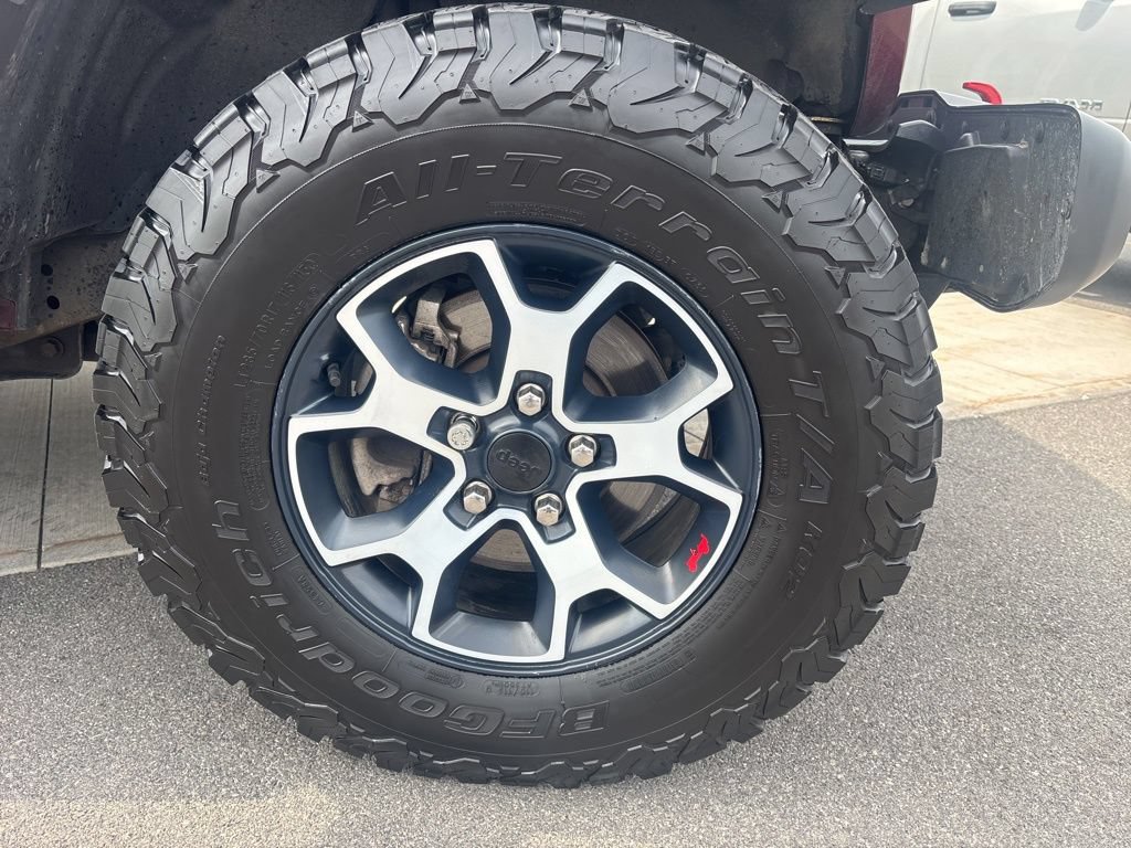 Used 2022 Jeep Wrangler Unlimited Rubicon w/ Dual Top Group AWD/4WD image 13