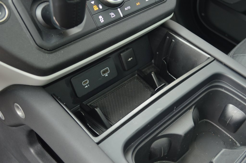 Used 2024 Land Rover Defender 90 X-Dynamic SE image 22