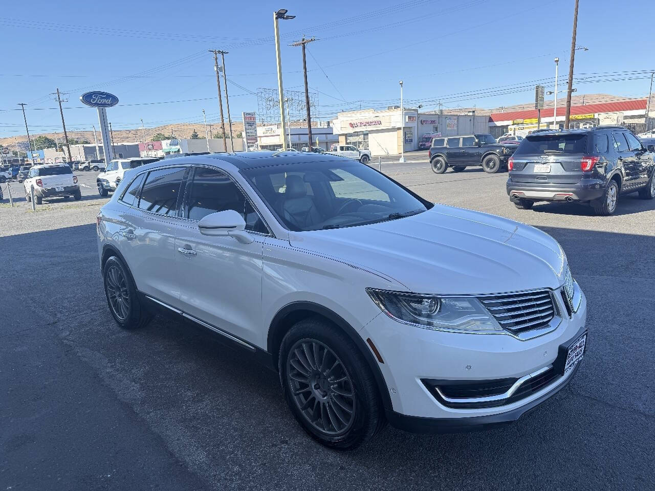 Used 2016 Lincoln MKX Reserve w/ Technology Package FWD image 1