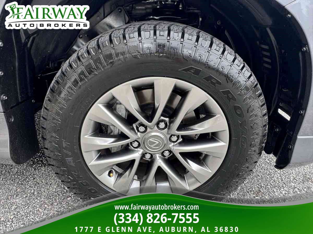 Used 2021 Lexus GX 460 Luxury w/ Accessory Package AWD/4WD image 32