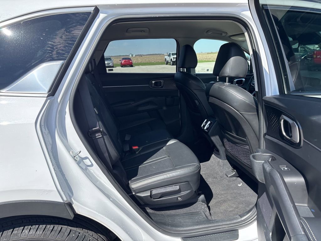 Used 2024 Kia Sorento S image 15