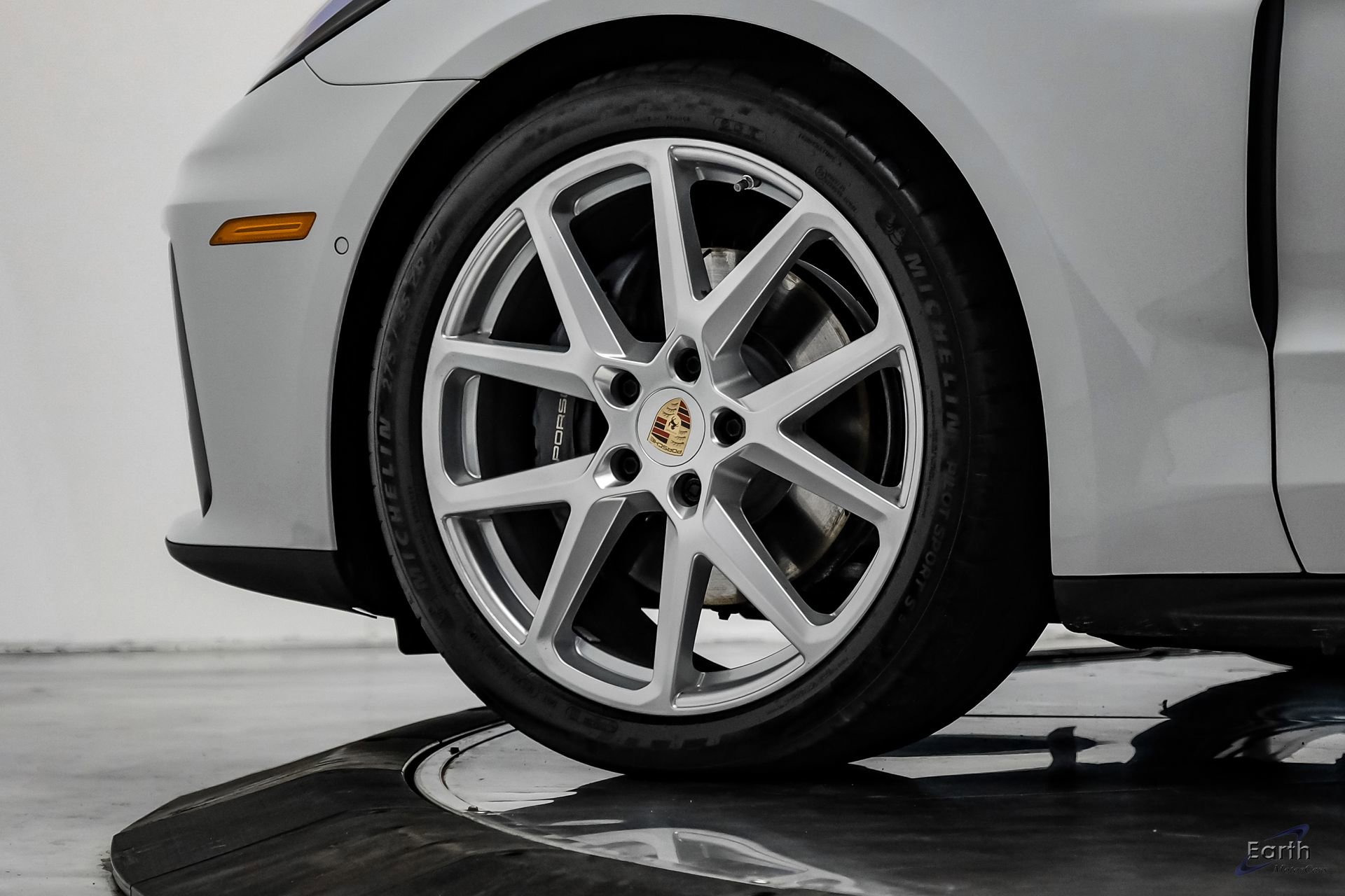 Used 2025 Porsche Panamera w/ Premium Package image 90