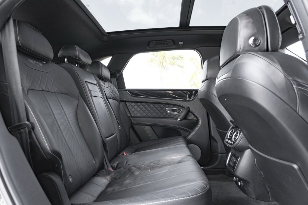 Used 2018 Bentley Bentayga image 48