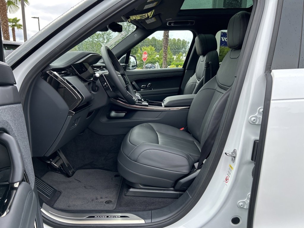 New 2025 Land Rover Range Rover Sport Dynamic SE image 4