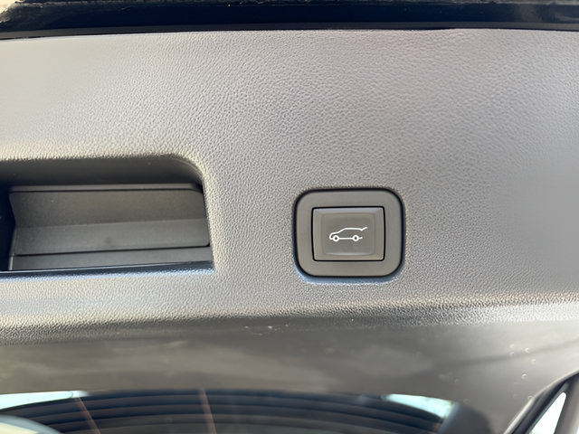 Used 2025 GMC Acadia Elevation FWD image 40