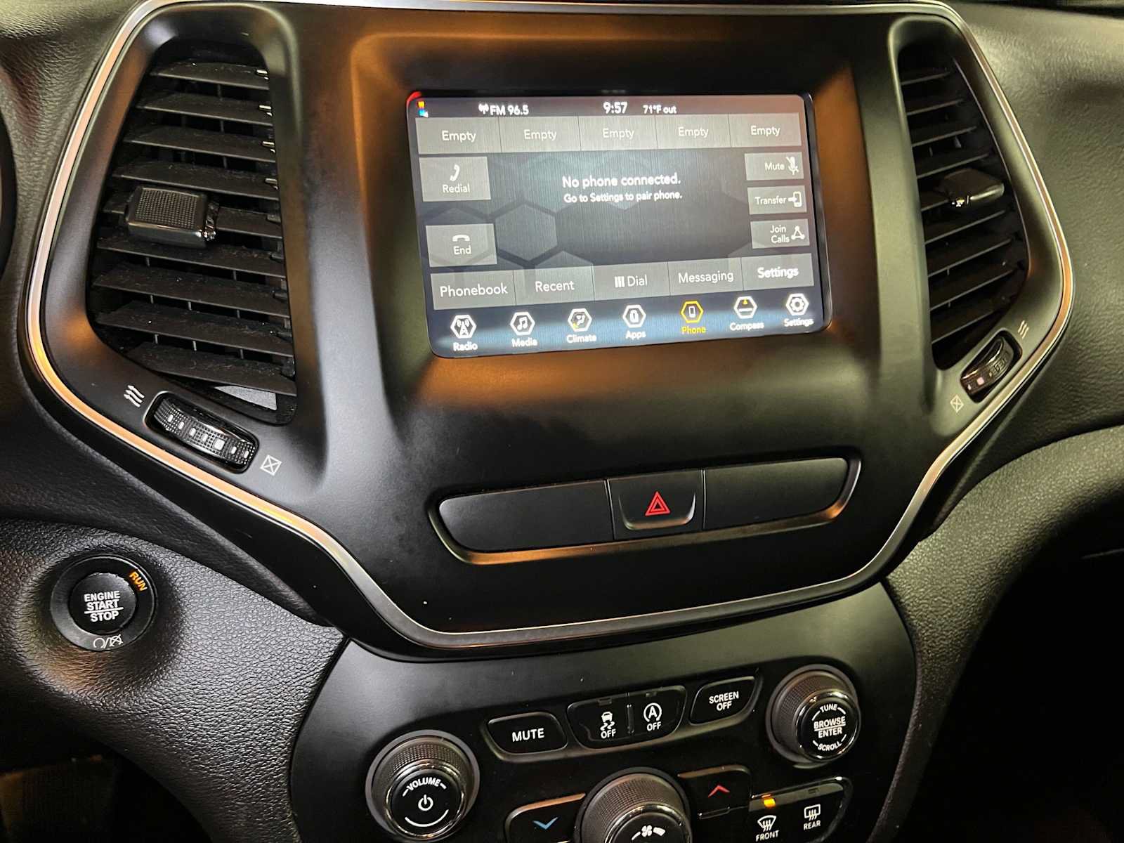 Used 2019 Jeep Cherokee Latitude Plus FWD image 36