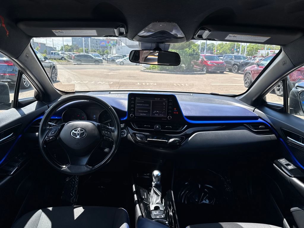 Used 2020 Toyota C-HR XLE FWD image 11