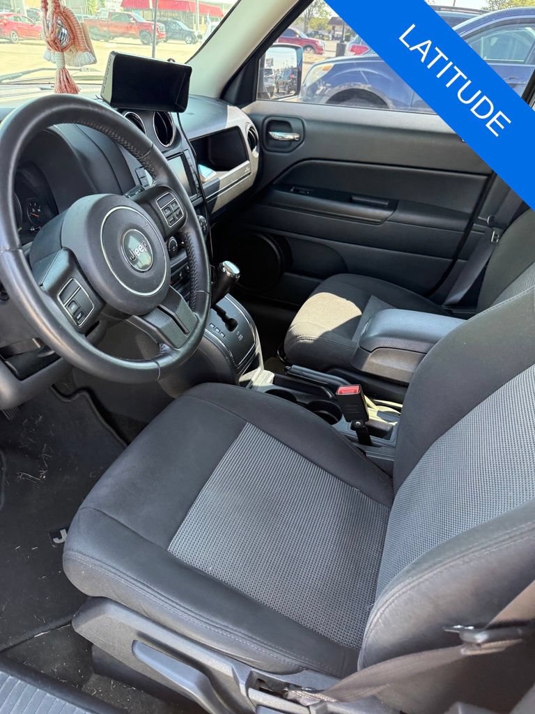 Used 2016 Jeep Patriot Latitude FWD image 5