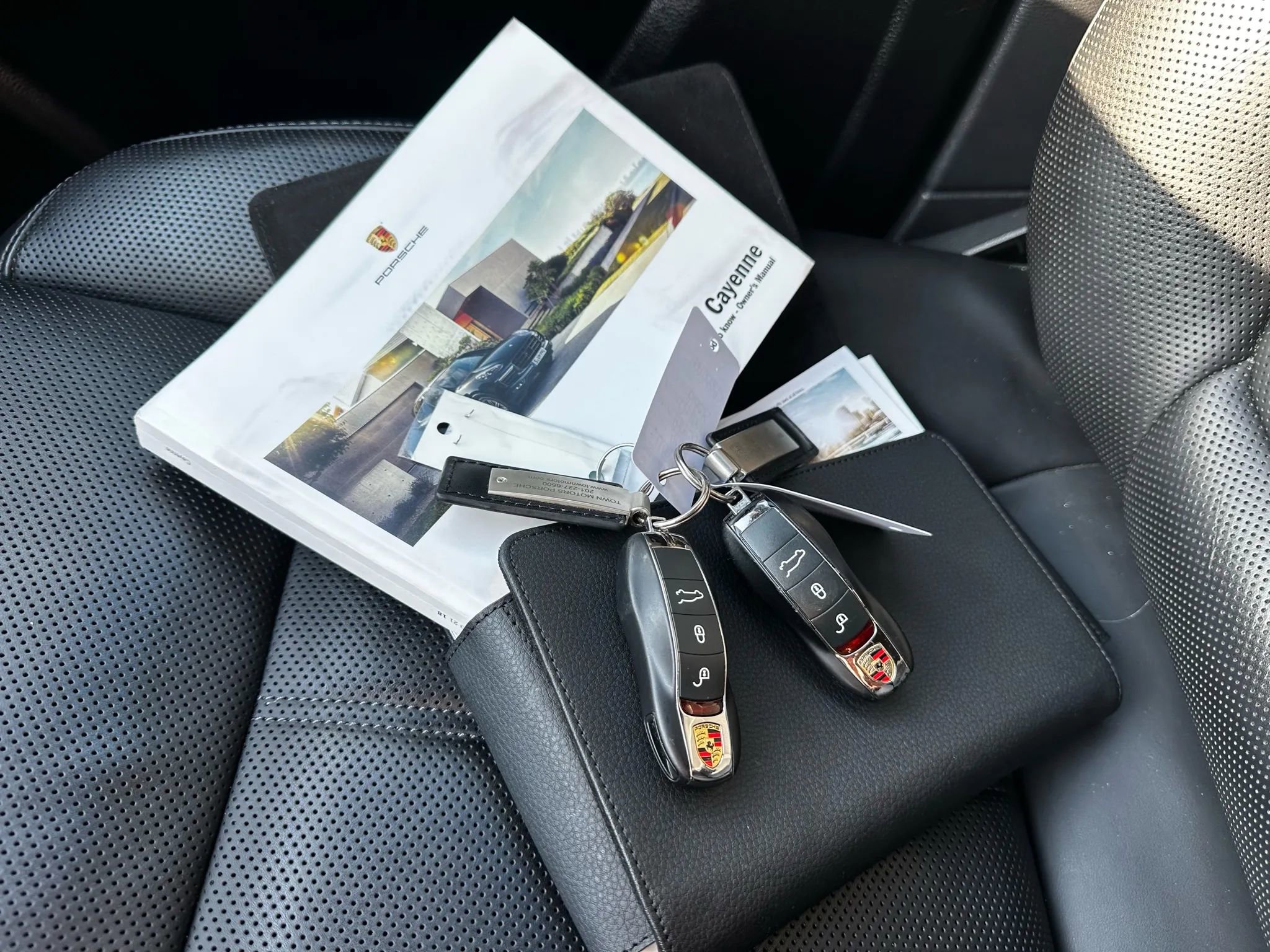 Used 2018 Porsche Cayenne AWD/4WD image 30