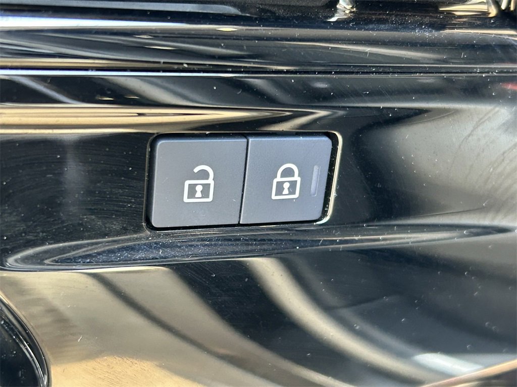 Used 2024 Land Rover Range Rover Sport SE image 18