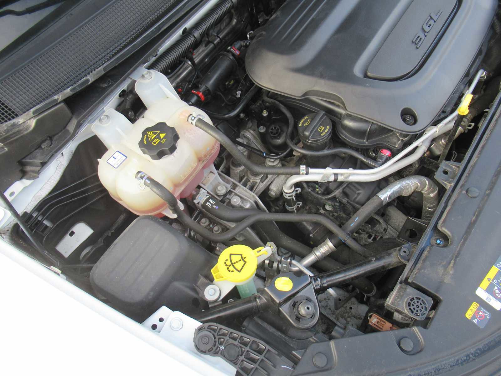 Used 2023 Chrysler Pacifica Limited image 14