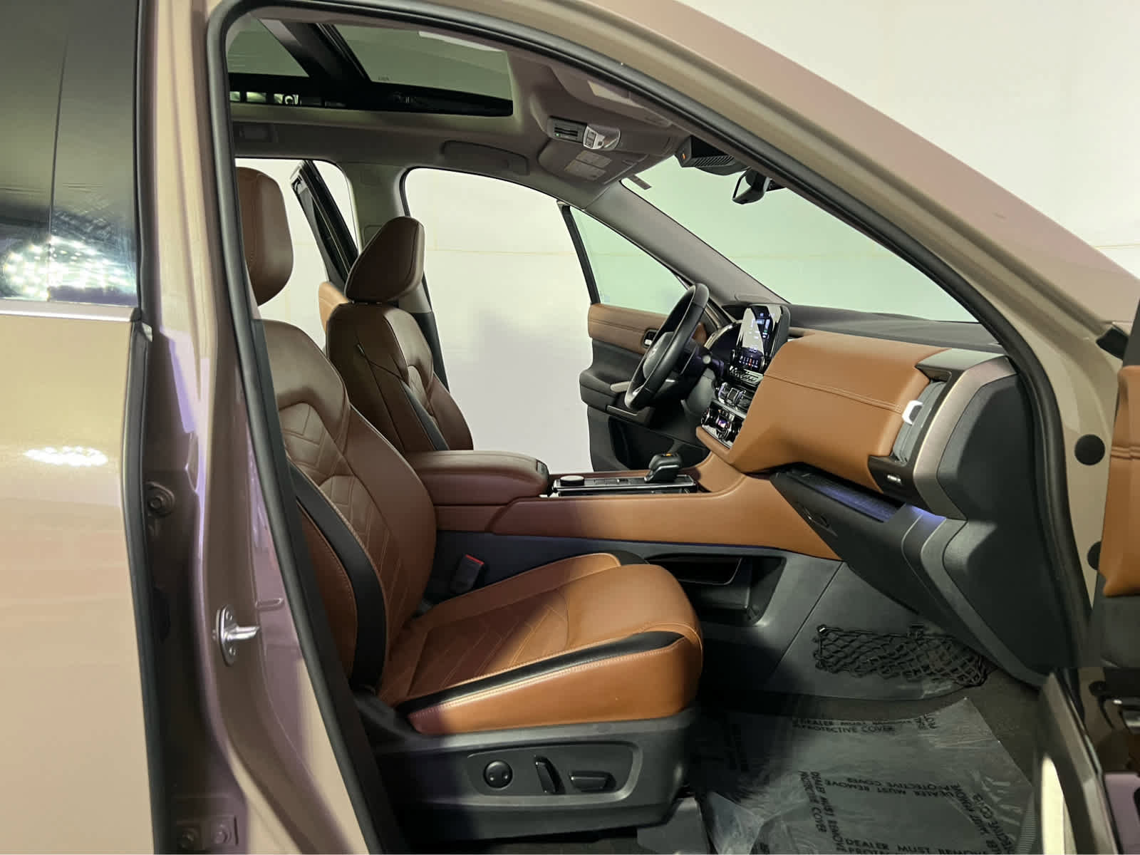 Used 2023 Nissan Pathfinder Platinum image 30