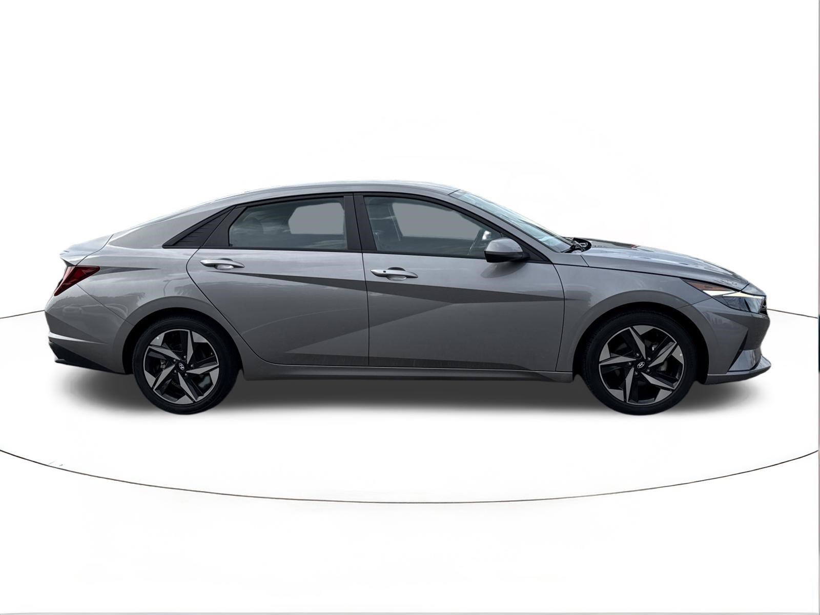 Used 2023 Hyundai Elantra SEL w/ Convenience Package FWD image 2
