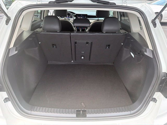 Used 2025 Volkswagen Taos SE AWD/4WD image 24