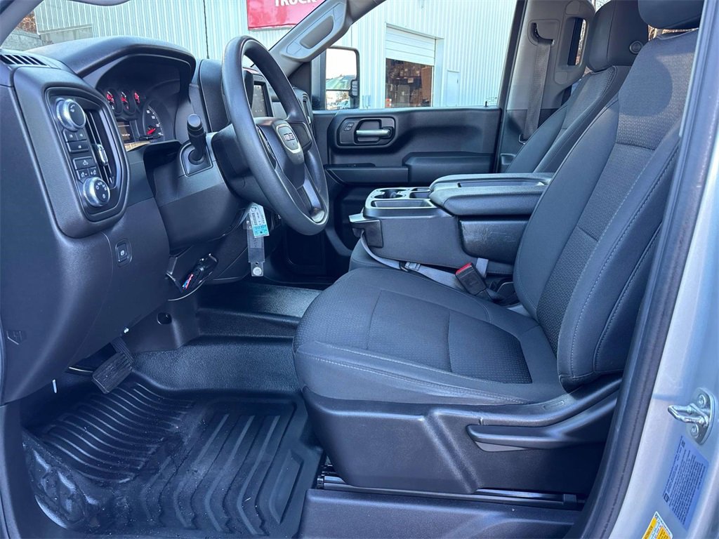 Used 2022 GMC Sierra 2500 Pro w/ Convenience Package image 9