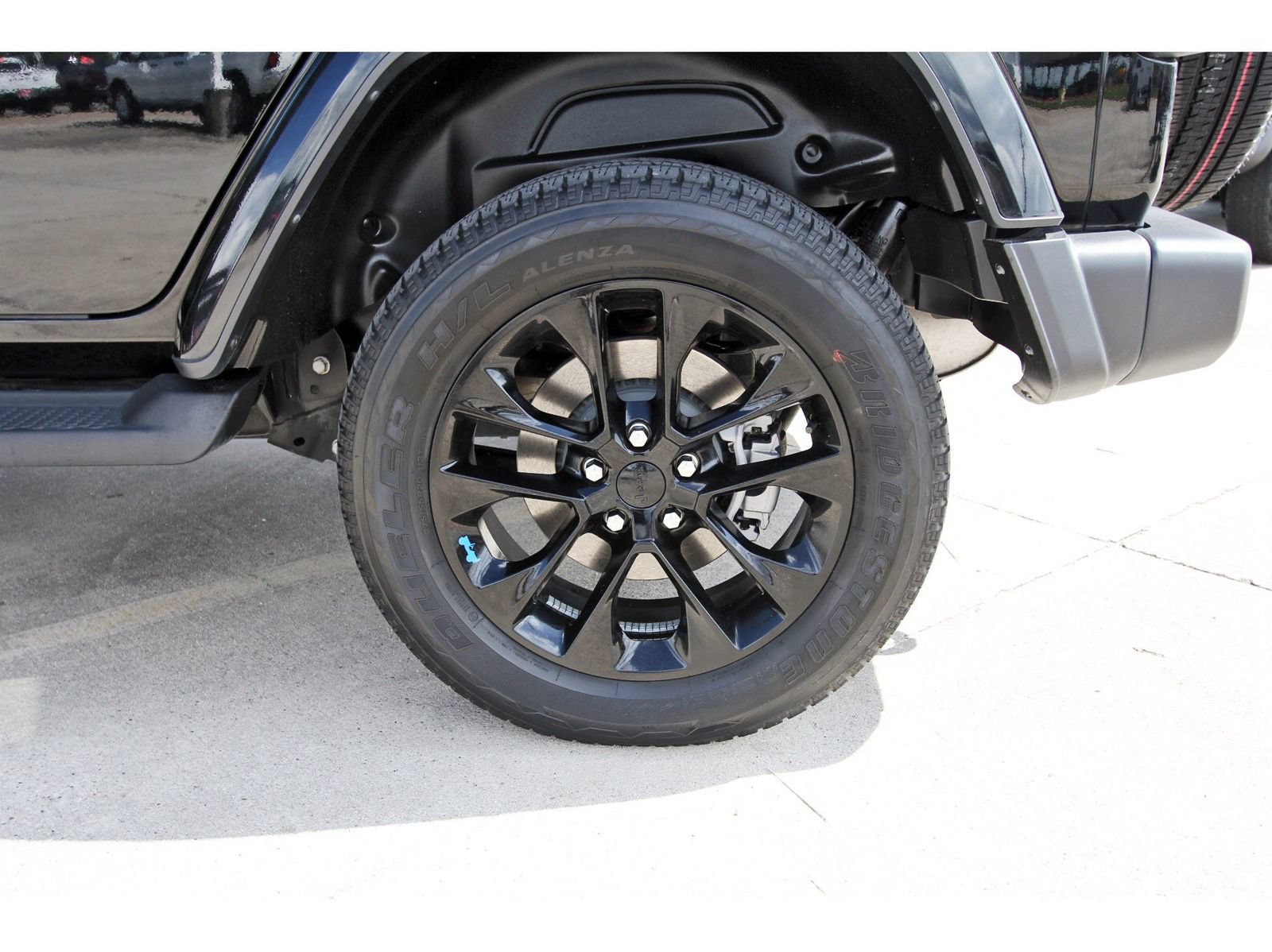 Used 2023 Jeep Wrangler Unlimited Sahara AWD/4WD image 30