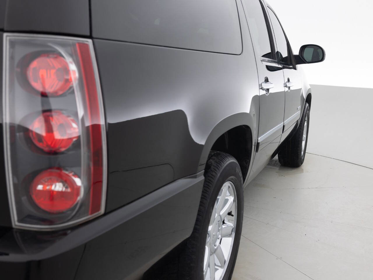 Used 2011 GMC Yukon XL Denali image 14