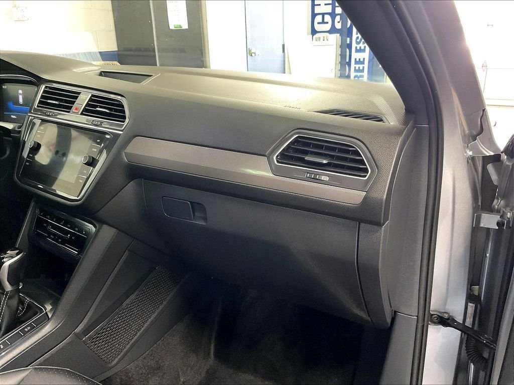 Used 2023 Volkswagen Tiguan SE R-Line AWD/4WD image 13