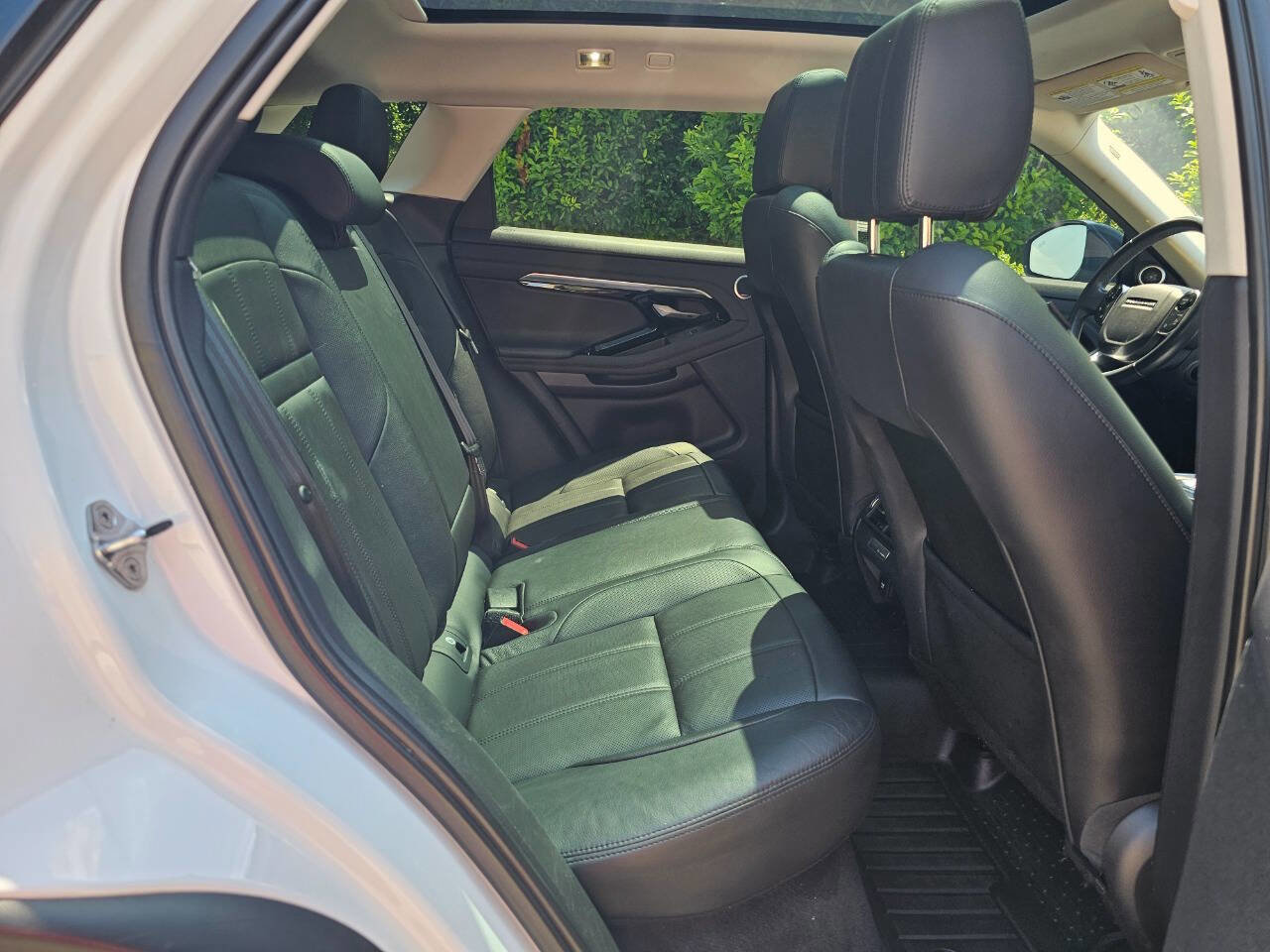 Used 2020 Land Rover Range Rover Evoque SE image 35