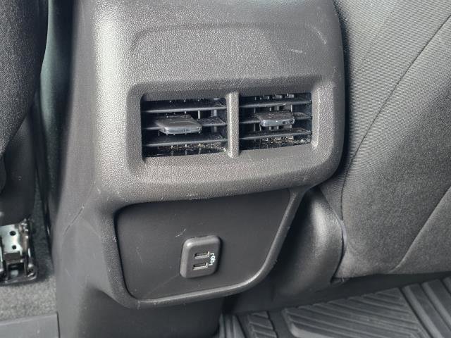 Used 2023 Chevrolet Equinox LT image 30