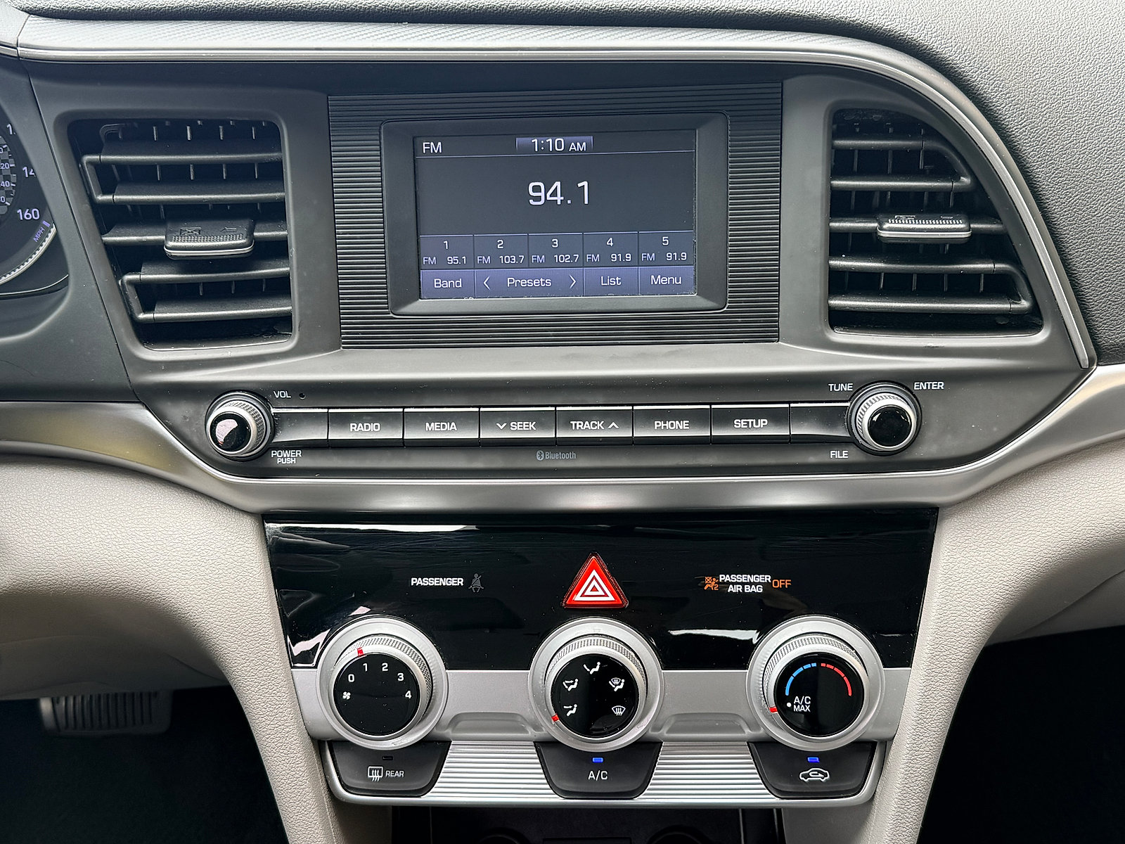Used 2019 Hyundai Elantra SE FWD image 17