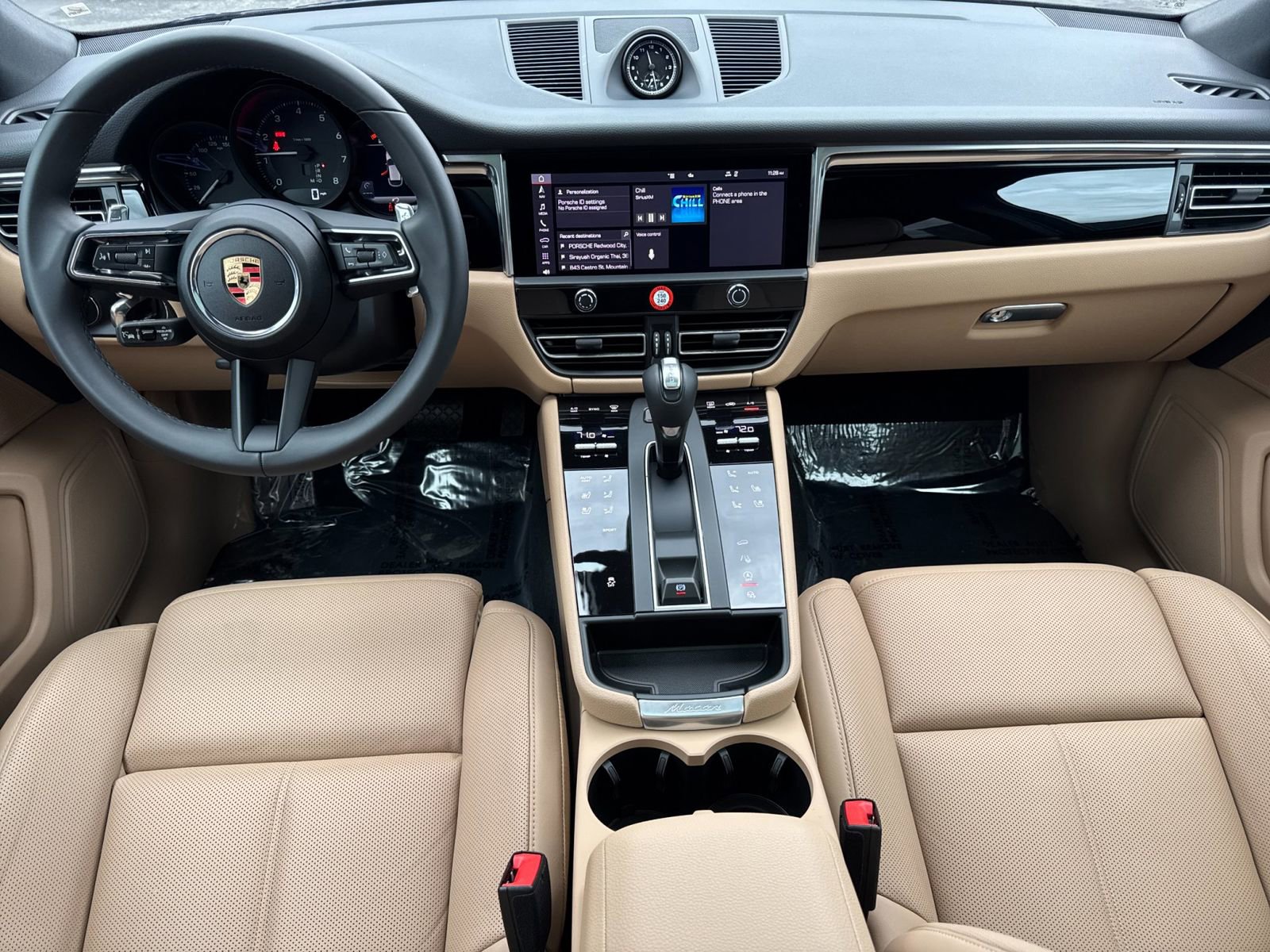 Certified 2025 Porsche Macan image 6