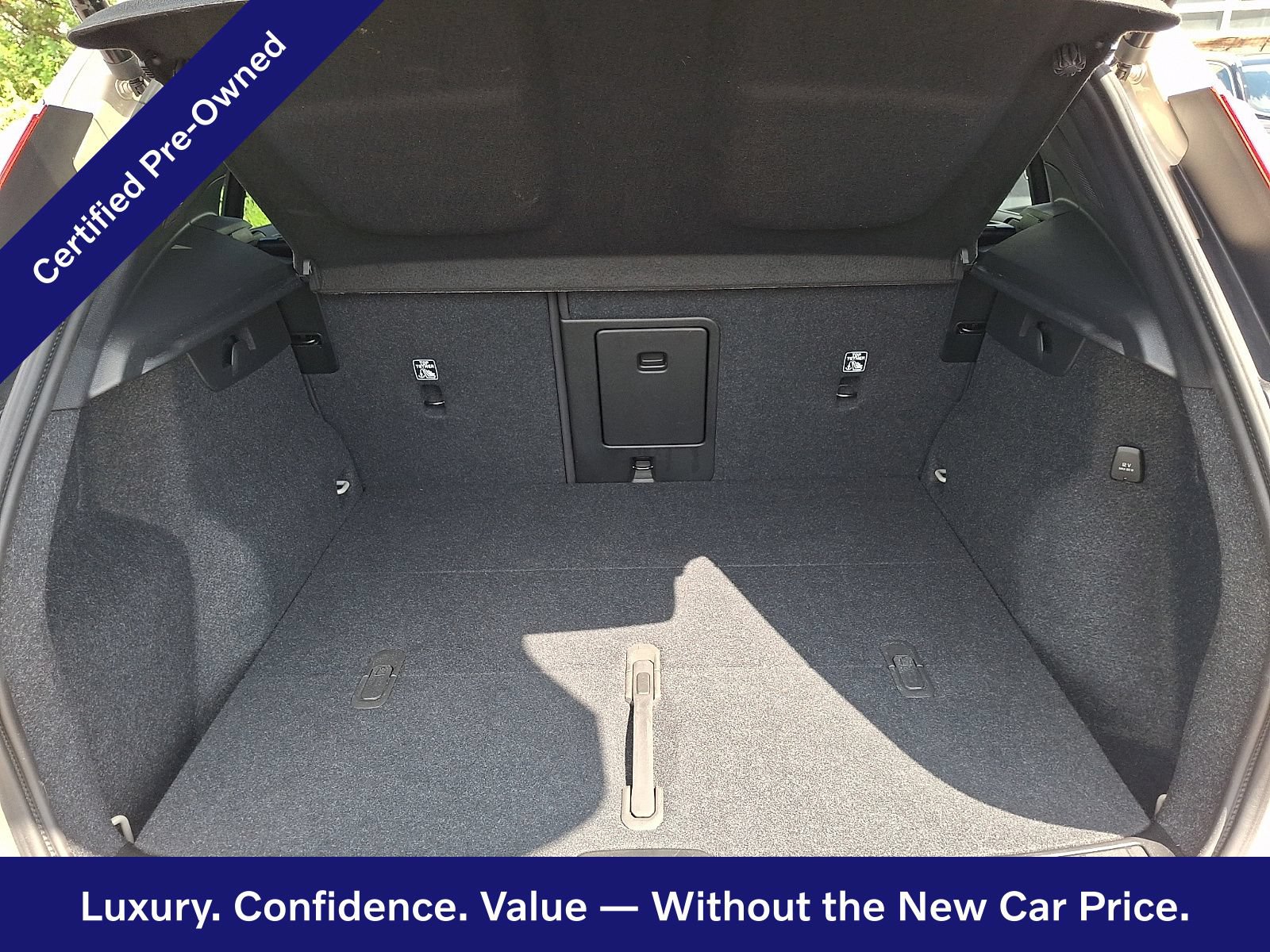 Certified 2025 Volvo XC40 B5 Ultra AWD/4WD image 29