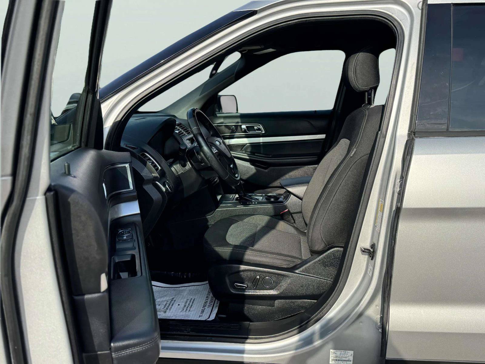 Used 2017 Ford Explorer XLT FWD image 10