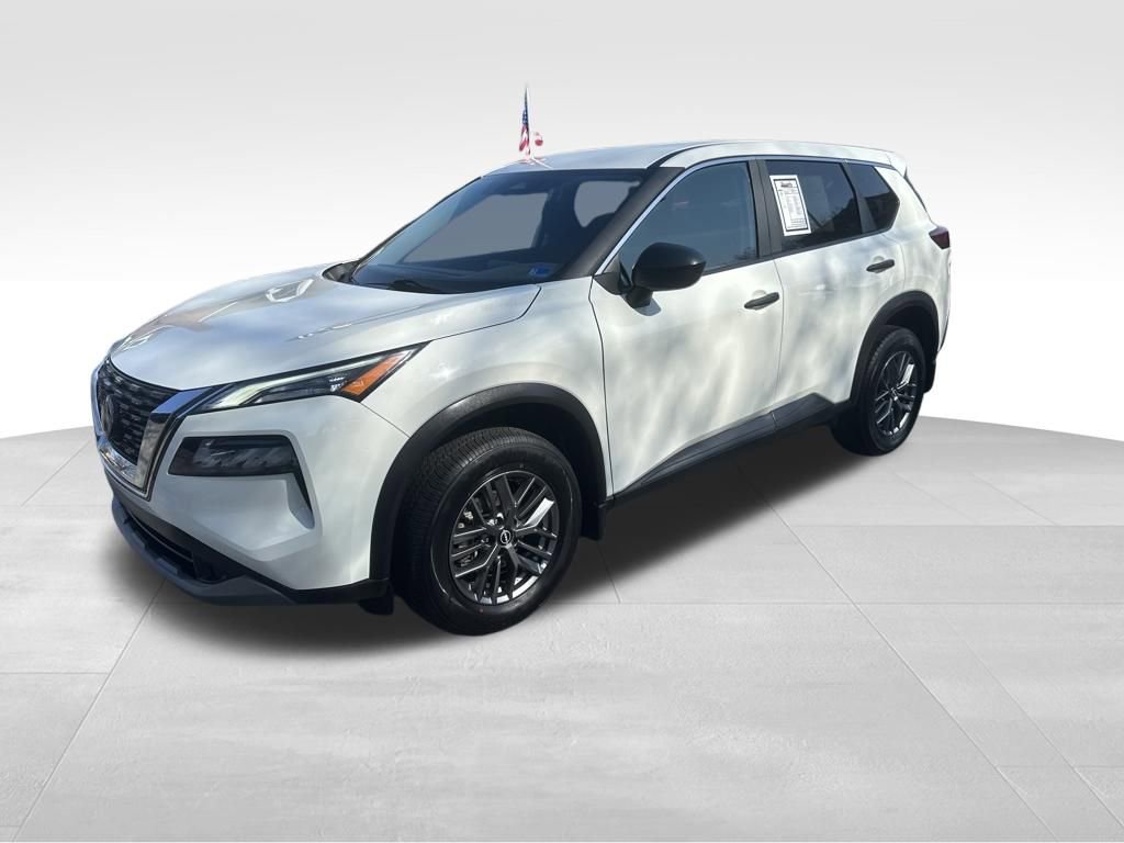 Used 2023 Nissan Rogue S image 2
