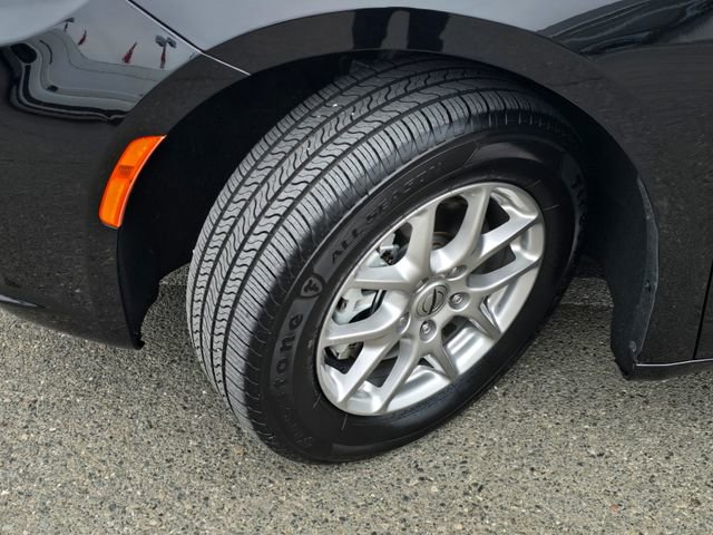 Certified 2024 Chrysler Pacifica Touring-L image 34