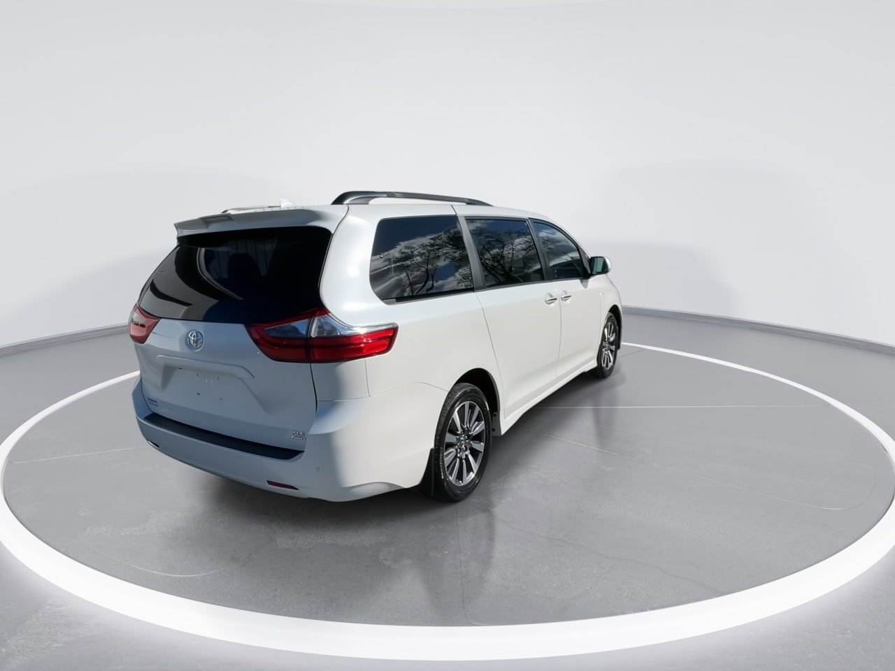 Used 2020 Toyota Sienna XLE w/ XLE Navigation Package AWD/4WD image 19
