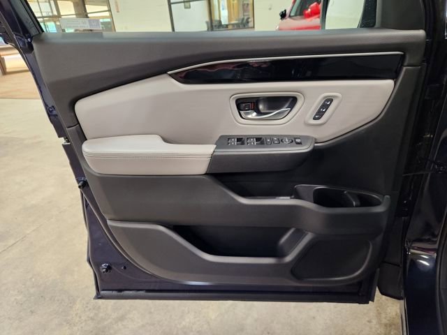 Certified 2025 Honda Pilot Touring image 22