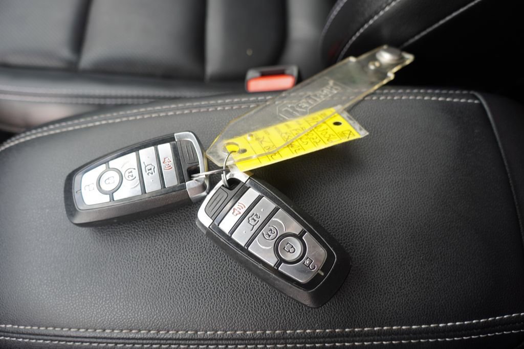 Used 2022 Ford Escape SEL w/ Technology Package image 2