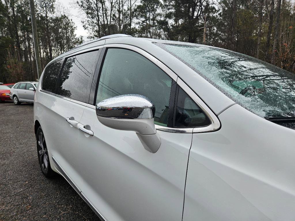 Used 2017 Chrysler Pacifica Limited FWD image 14