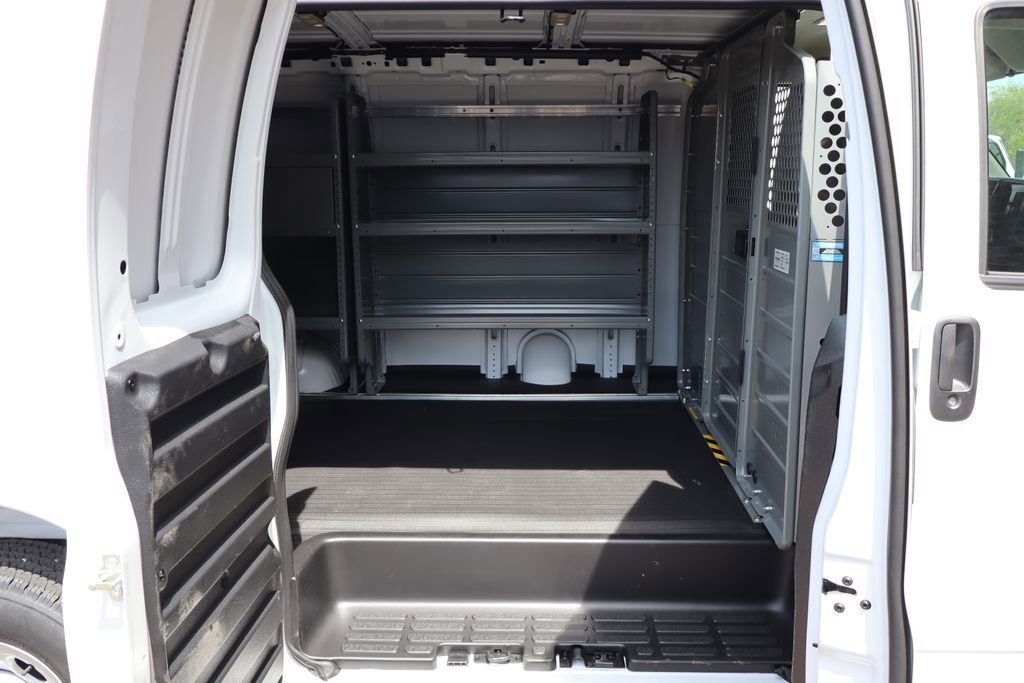 New 2026 Chevrolet Express 2500 w/ Driver Convenience Package RWD image 32