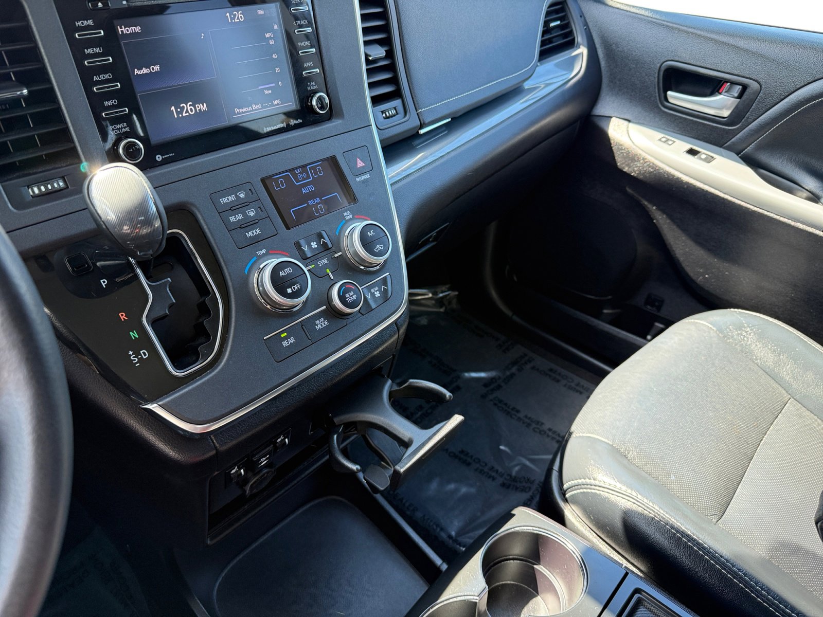 Used 2018 Toyota Sienna SE image 13