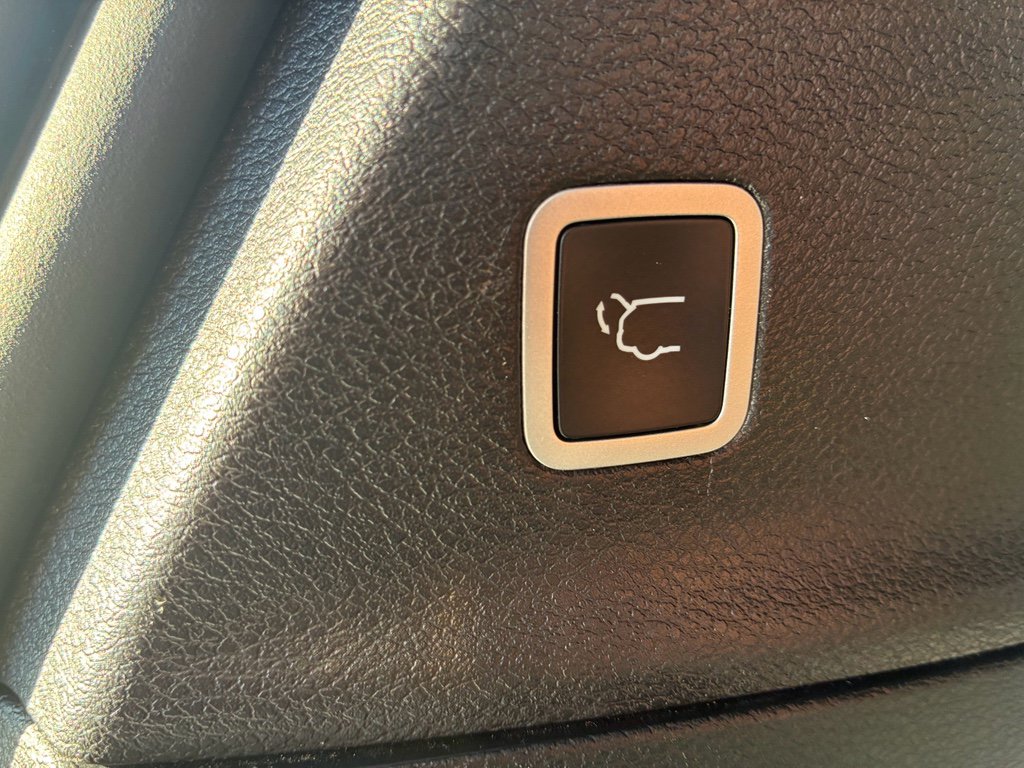 Used 2020 Chrysler Pacifica Touring-L Plus image 29