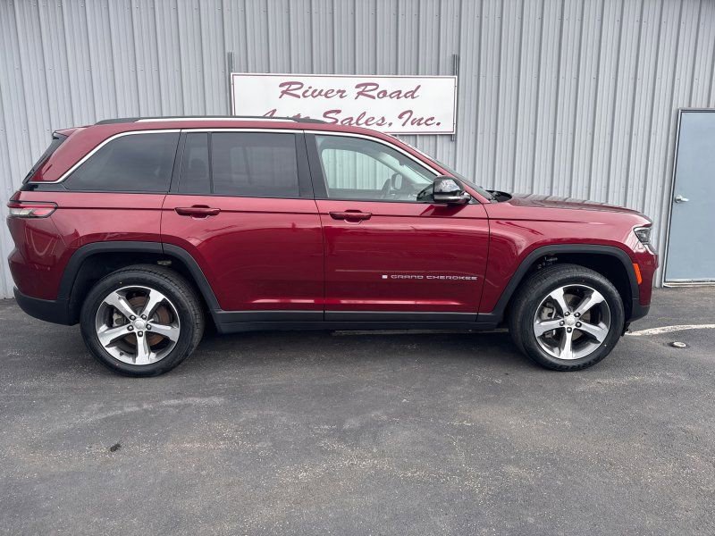 Used 2023 Jeep Grand Cherokee 4WD 4xe image 5