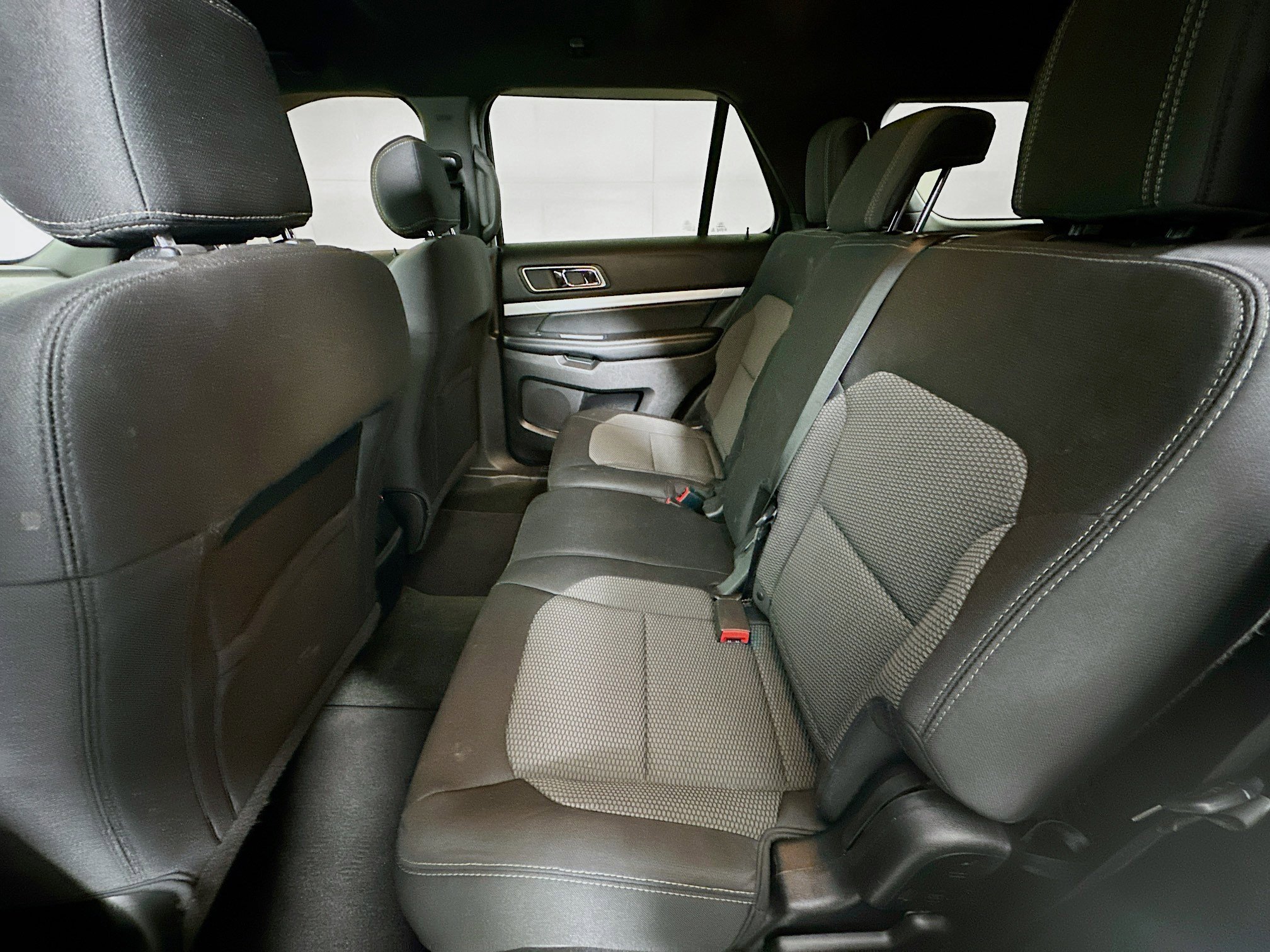 Used 2017 Ford Explorer XLT w/ Equipment Group 201A image 26