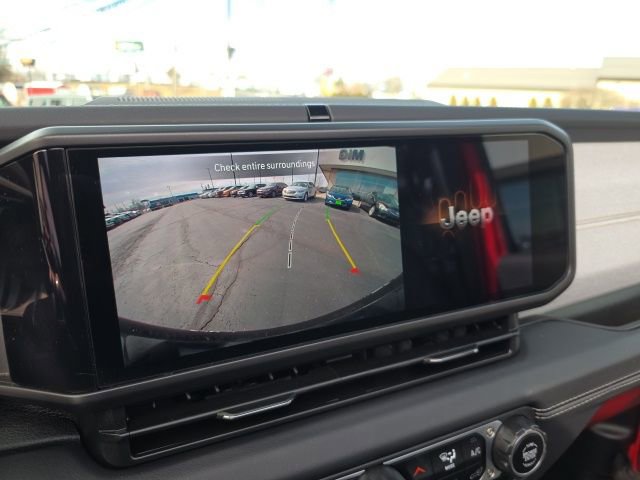 Used 2025 Jeep Wrangler Unlimited Sahara w/ Safety Group image 28