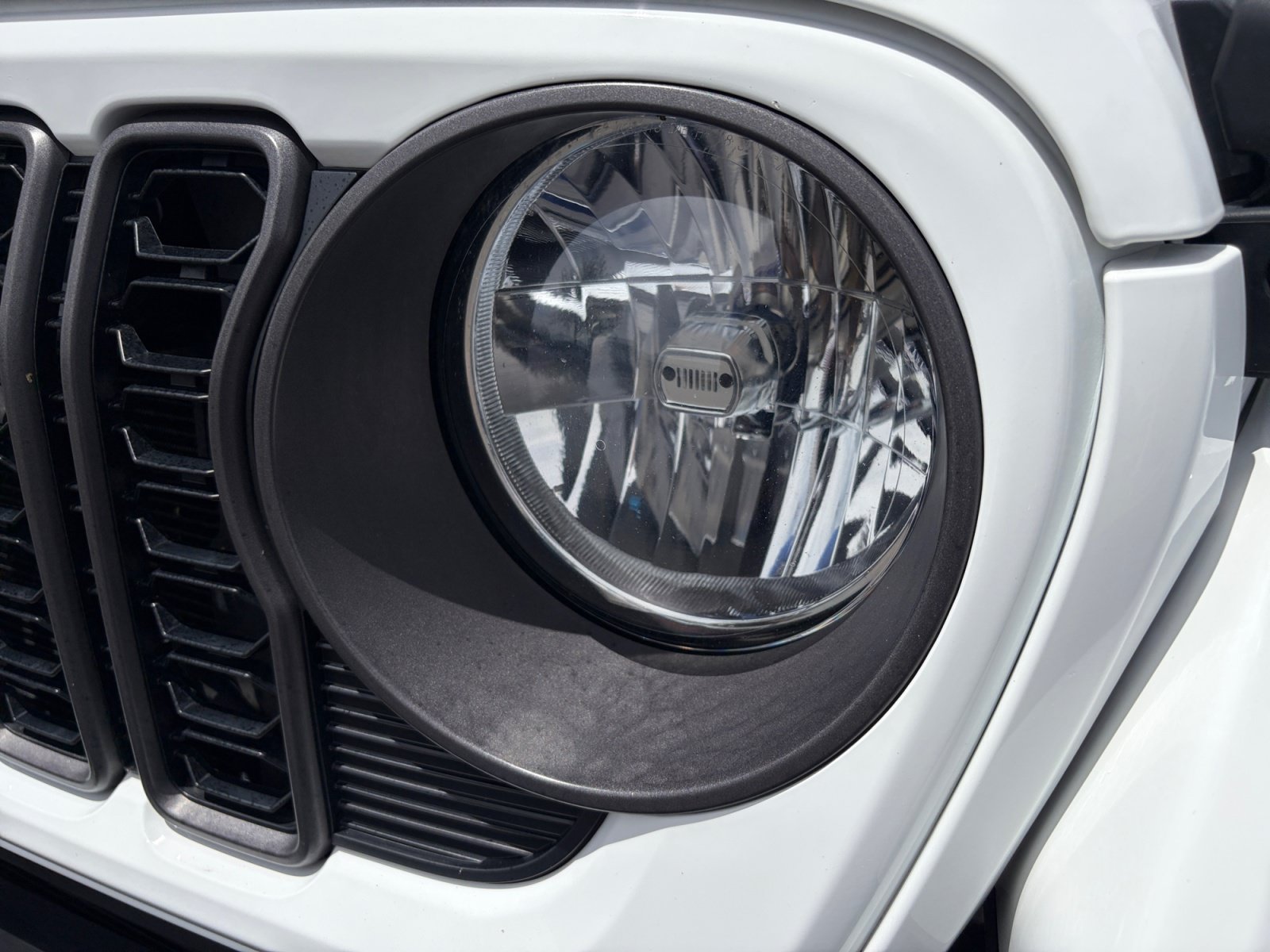 Used 2024 Jeep Wrangler Unlimited AWD/4WD image 9
