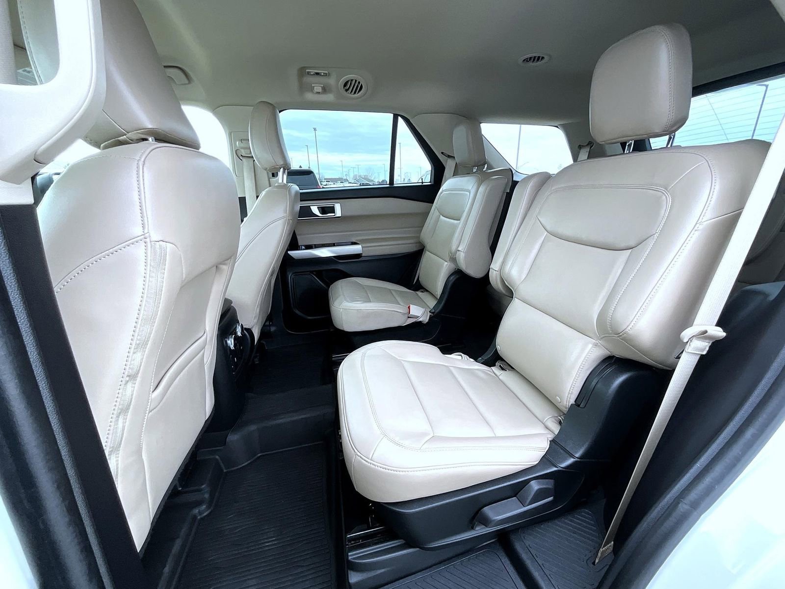 Used 2022 Ford Explorer XLT w/ Equipment Group 202A image 23